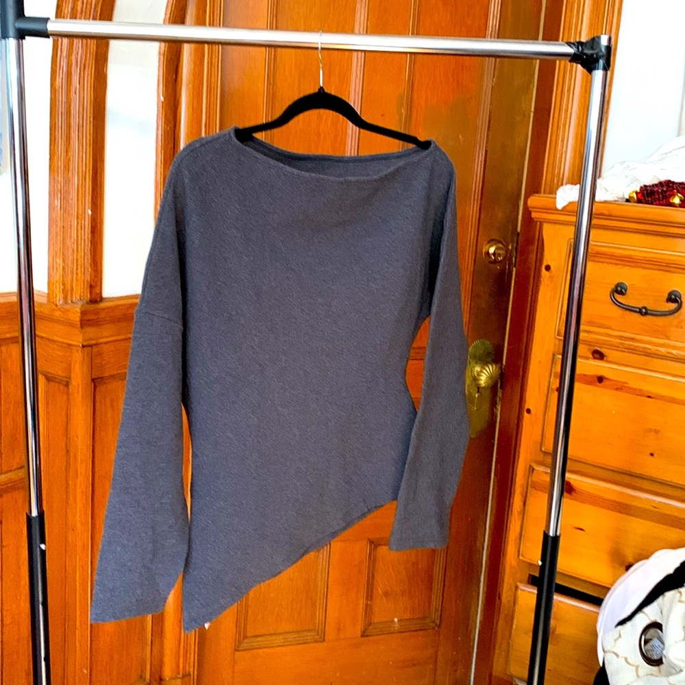 Long sleeve sweater top size M, by Asconti